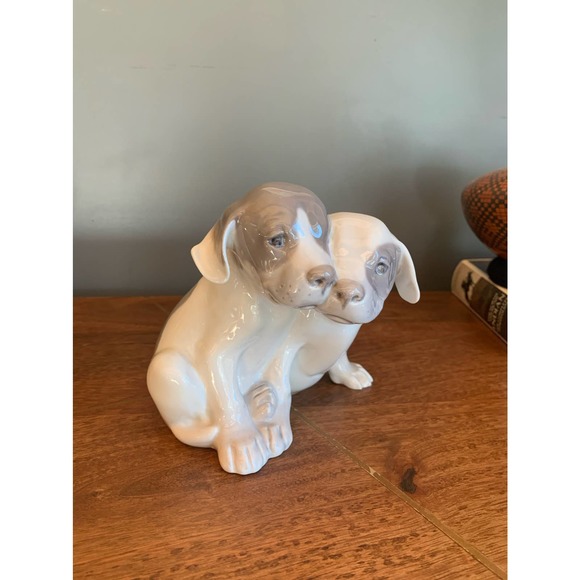 Vintage Royal Copenhagen Porcelain Puppies Figurine #260 circa 1960’s - Picture 7 of 9